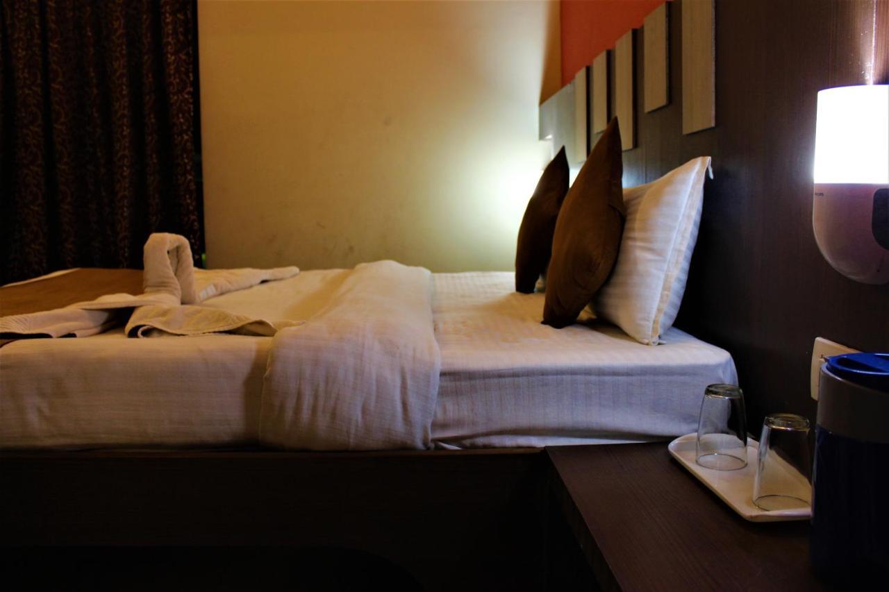 Hotel Park Lagoon ปูรี ภายนอก รูปภาพ