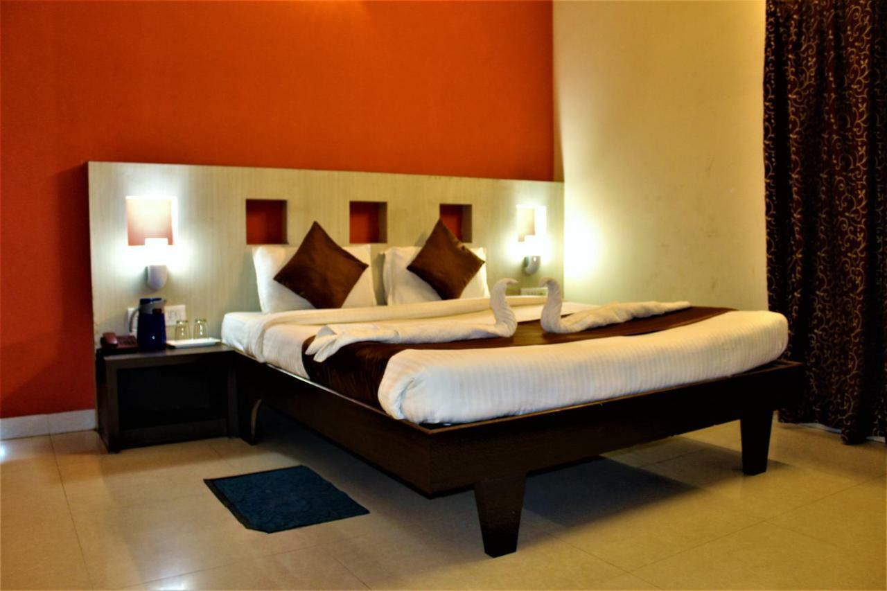 Hotel Park Lagoon ปูรี ภายนอก รูปภาพ
